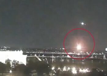 Cómo fue el choque del avión de pasajeros con el helicóptero militar en Washington DC