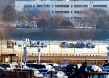 Ex piloto militar identificó tres errores que podrían haberse evitado en el accidente aéreo en Washington