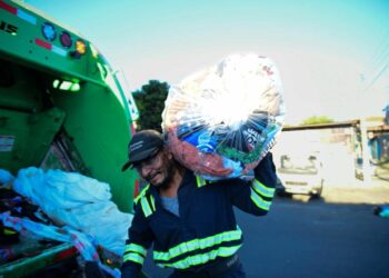 «ANDRES» continúa recolectando desechos sólidos en San Salvador Este