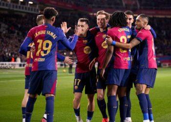 Flick lleva al Barcelona a establecer récords ofensivos y pelea en todos los torneos