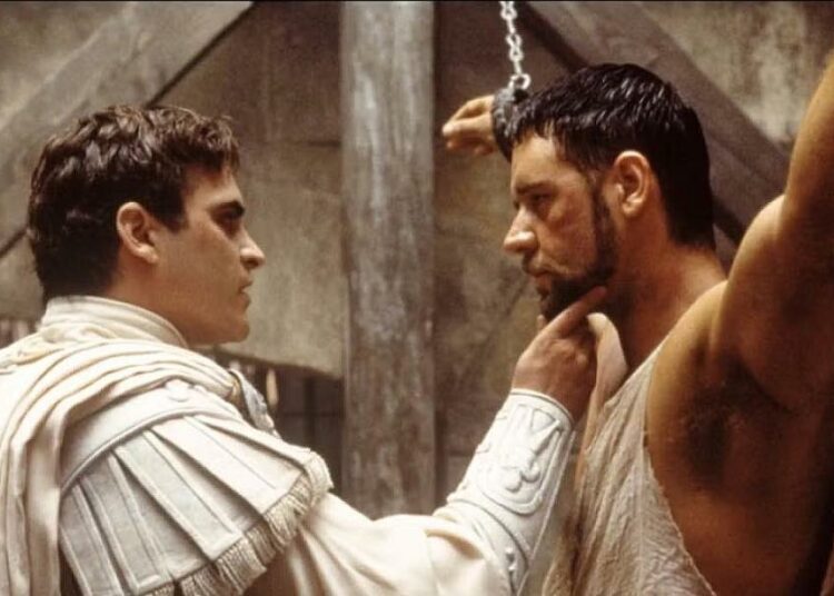 ¿Por qué Russell Crowe no grabó la icónica escena final de ‘Gladiador’? Esto reveló Ridley Scott sobre la difícil relación con el actor