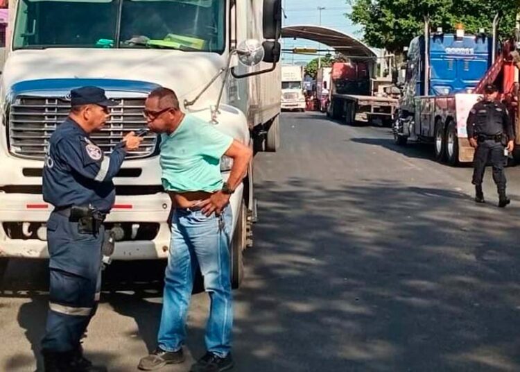 PNC refuerza controles de tránsito con pruebas antidoping a transportistas en La Hachadura