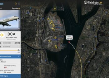Avión de pasajeros choca con helicóptero en Washington DC.