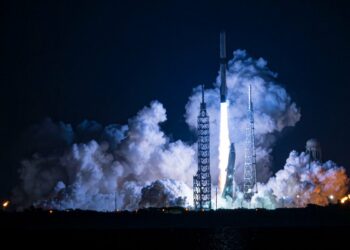 Empresa de Jeff Bezos pone en órbita nuevo cohete New Glenn