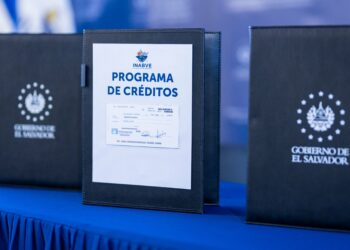 Entregan créditos a bajo interés a excombatientes, veteranos y personas con discapacidad