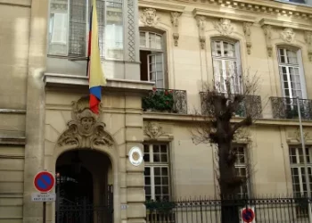 Francia ordena a Venezuela reducir su personal diplomático