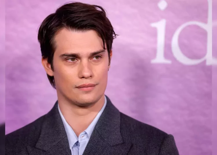 Nicholas Galitzine ingiere 4.000 calorías al día para prepararse para su papel de He-Man en ‘Amos del Universo’