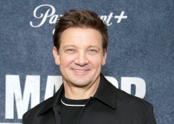 Jeremy Renner utiliza una cámara hiperbárica mientras se recupera de su casi fatal accidente