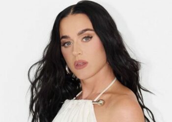 (VIDEO) Katy Perry estuvo a punto de electrocutarse durante una firma de autógrafos