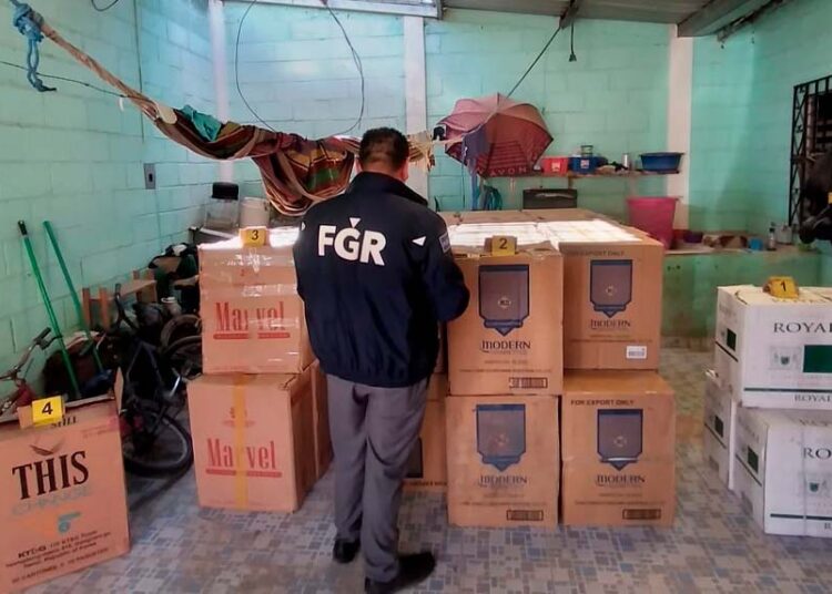 Ubican en una vivienda de Santa Ana 56 cajas de cigarrillos de contrabando