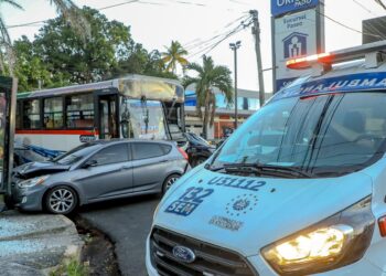 Choque múltiple en Colonia Escalón deja al menos 10 lesionados; Gobierno atienden emergencia y agilizan tráfico en la zona