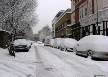 Fuertes nevadas causaron interrupciones generalizadas en todo el Reino Unido