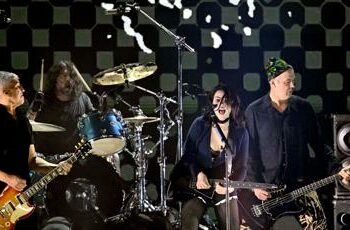 Los integrantes de Nirvana se reúnen y sorprenden a los asistentes del concierto benéfico por los incendios de Los Ángeles