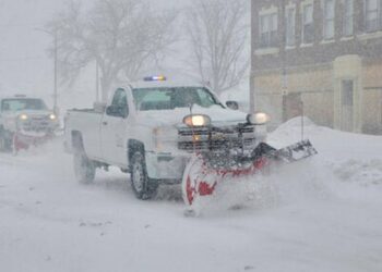 Una tormenta invernal paraliza el centro de EEUU y avanza hacia el este con nieve y hielo