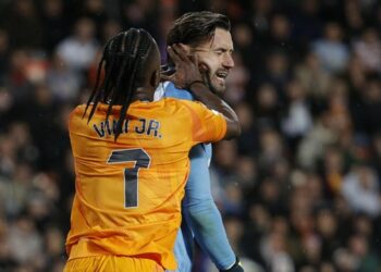 Vinícius fue expulsado por «golpear a un adversario en la cabeza de forma deliberada»