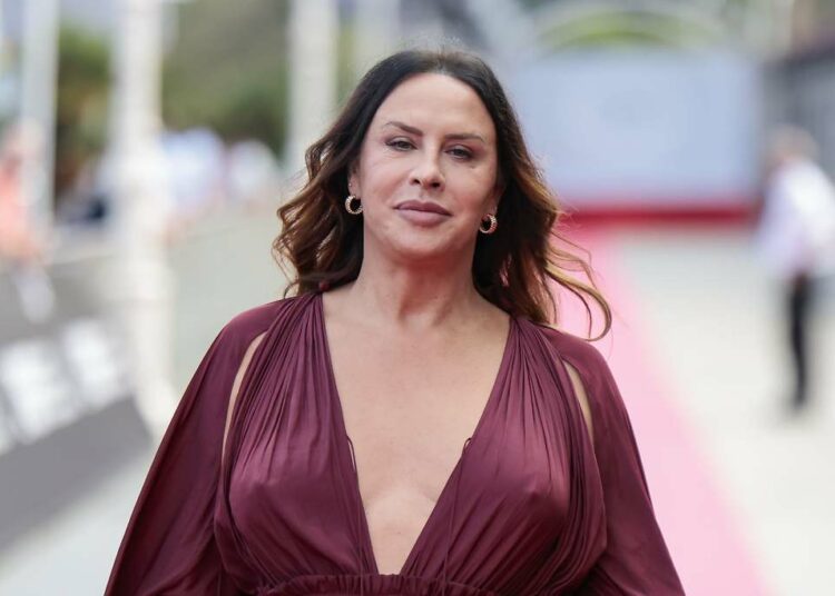 Karla Sofía Gascón asegura que si fuera racista no habría trabajado con Zoe Saldaña y Selena Gómez en Emilia Pérez