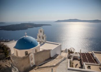 Despliegan equipos de emergencia en Santorini, Grecia entre preocupaciones por enjambre sísmico