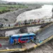 Dos muertos y más de 40 heridos tras colapsar puente con Bus de pasajeros en Perú