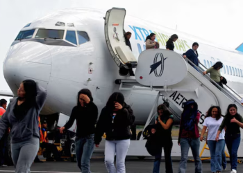 Perú recibe un primer vuelo con 34 deportados desde EE. UU.
