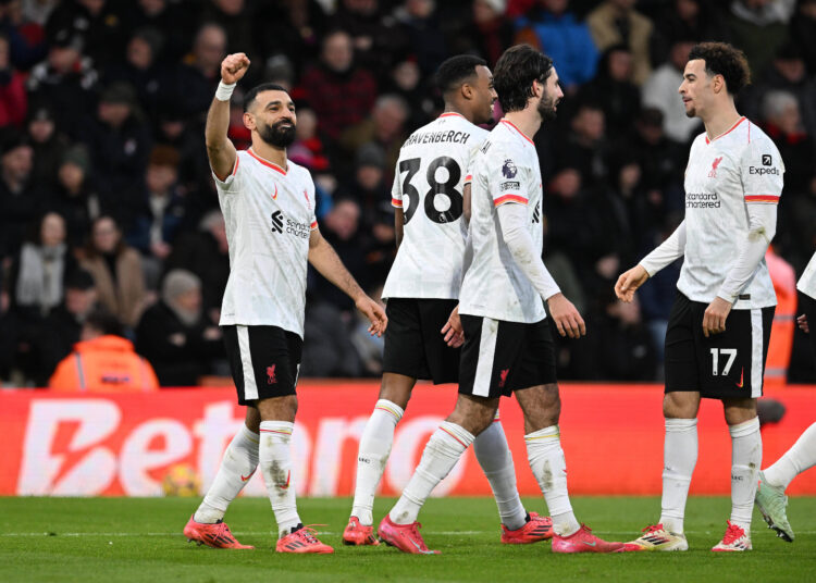 Doblete de Salah y victoria de Liverpool para consolidarse en la cima