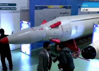 Irán revela nuevo misil balístico en una muestra de fuerza