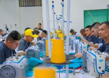 Cárceles salvadoreñas: una estrategia de producción masiva y reinserción como modelo de éxito