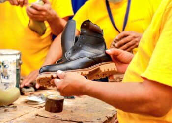 Privados de libertad producirán calzado para estudiantes, bomberos y personal gubernamental