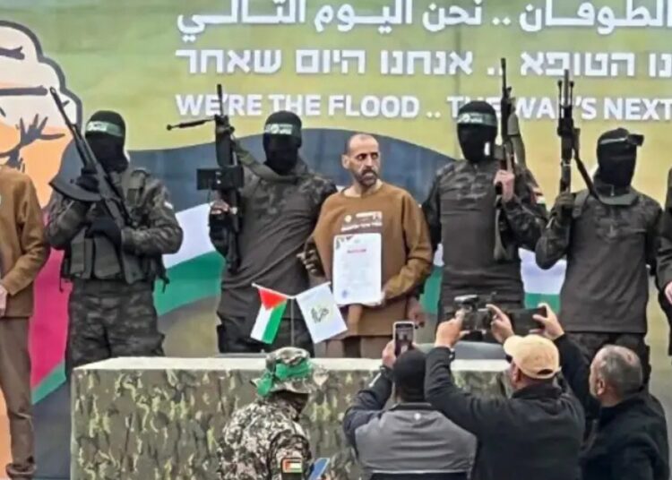 Hamás libera a tres rehenes israelíes en Gaza