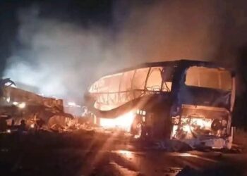 Más de 30 muertos por choque de autobús de pasajeros y un tráiler que viajaba de Cancún a Tabasco, México