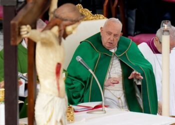 El papa Francisco interrumpe una homilía «por dificultad en la respiración»