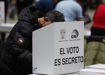 Un convulso Ecuador elige presidente: ¿qué hay en juego en estas elecciones?