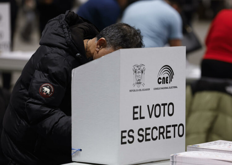 Un convulso Ecuador elige presidente: ¿qué hay en juego en estas elecciones?