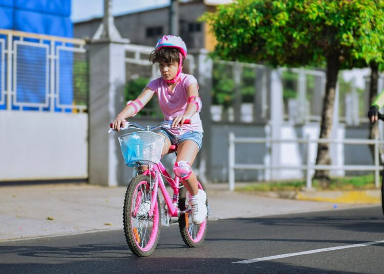 Familias disfrutan de la Ciclovía Constitución en un espacio seguro cada domingo