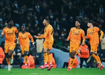 Real Madrid le ganó 3-2 al Manchester City en el último minuto y quedó a un paso de los octavos de la Champions League