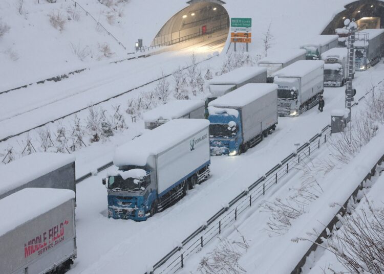 12 muertos y decenas de evacuados en Japón tras una de las tormentas más intensas del invierno