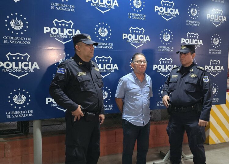 Fiscalía captura a Eugenio Chicas por enriquecimiento ilícito