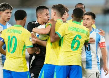 Escandaloso final del empate entre Argentina y Brasil en el Sudamericano Sub 20