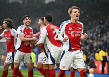 Arsenal vence a Leicester City y se acerca al liderato de la Premier