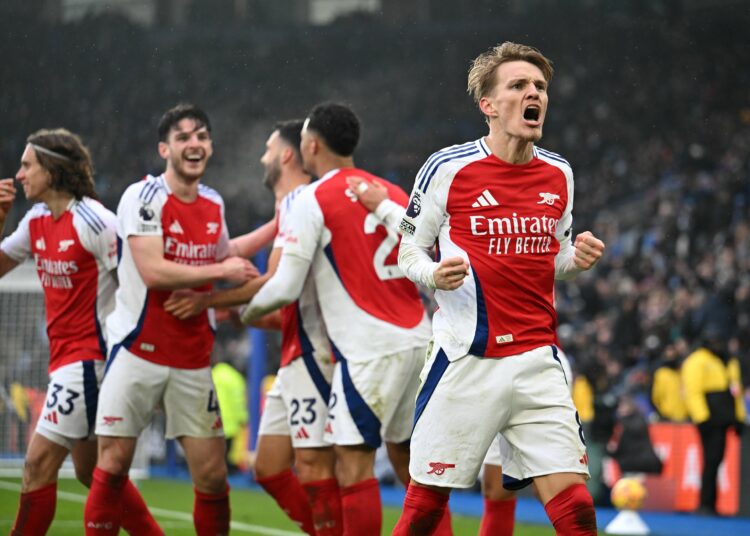 Arsenal vence a Leicester City y se acerca al liderato de la Premier