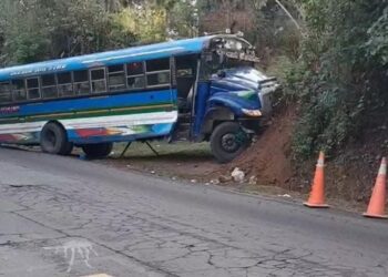 Accidente de bus 216 deja 10 lesionados en Sonsonate