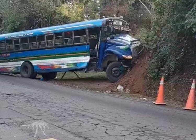 Accidente de bus 216 deja 10 lesionados en Sonsonate