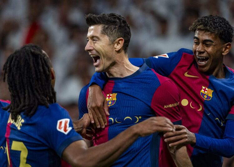 Barcelona no falla y asalta el liderato de La Liga