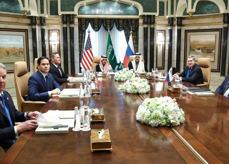 Estados Unidos y Rusia iniciaron las conversaciones en Arabia Saudita para acordar una tregua en Ucrania