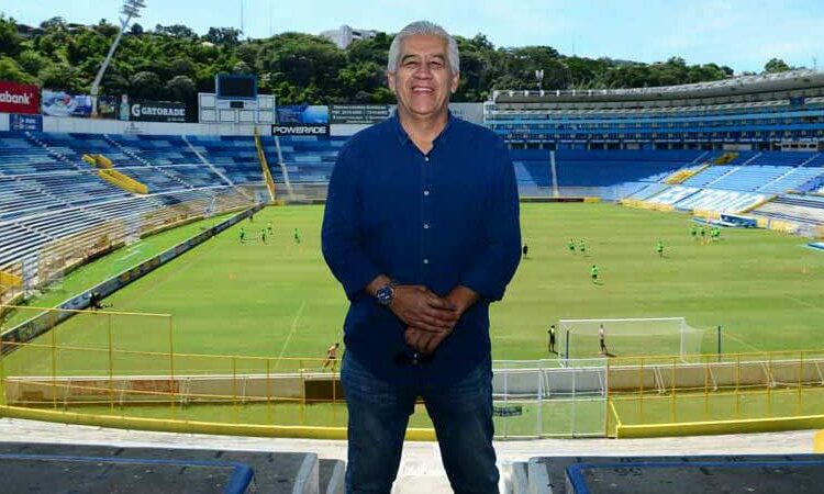 Norberto «Pájaro» Huezo se encuentra hospitalizado en delicado estado de salud