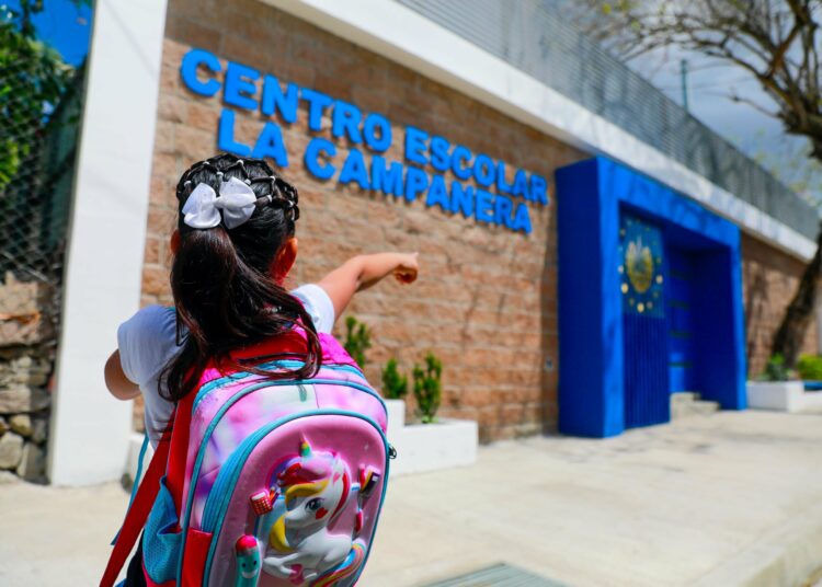 Entregan Centro Escolar La Campanera completamente remodelado tras su recuperación de las pandillas