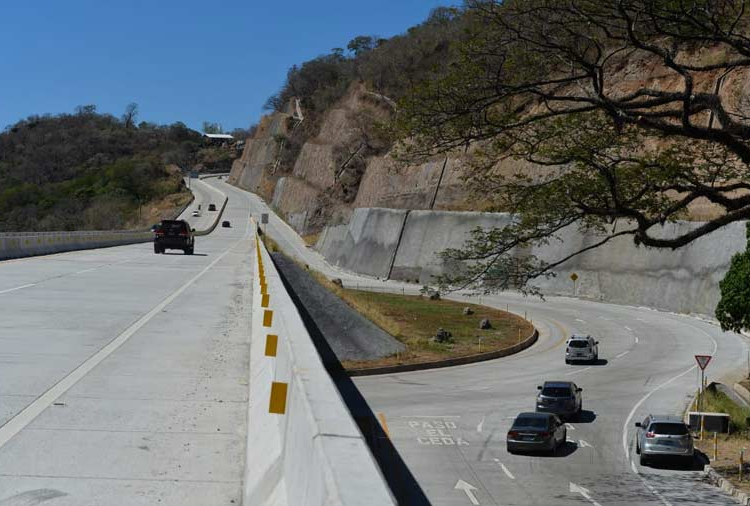 Refuerzan control vial con nuevas cámaras de fotomultas para reducir accidentes en carretera al Puerto de La Libertad