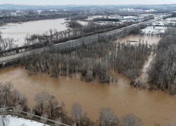 Tormentas invernales en EE.UU. dejan al menos 17 muertos