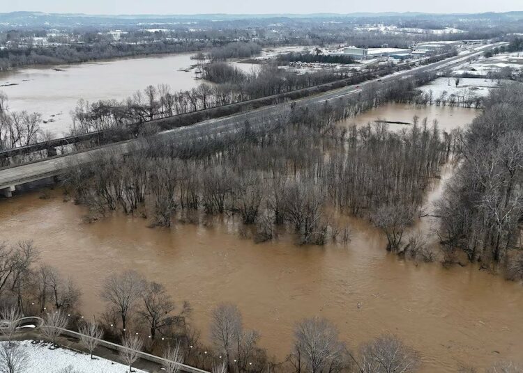 Tormentas invernales en EE.UU. dejan al menos 17 muertos