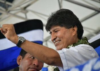 Evo Morales anuncia su candidatura presidencial