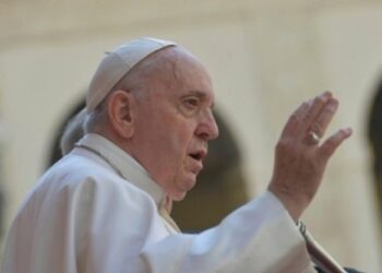 El Vaticano informó que el papa Francisco continúa con evolución favorable